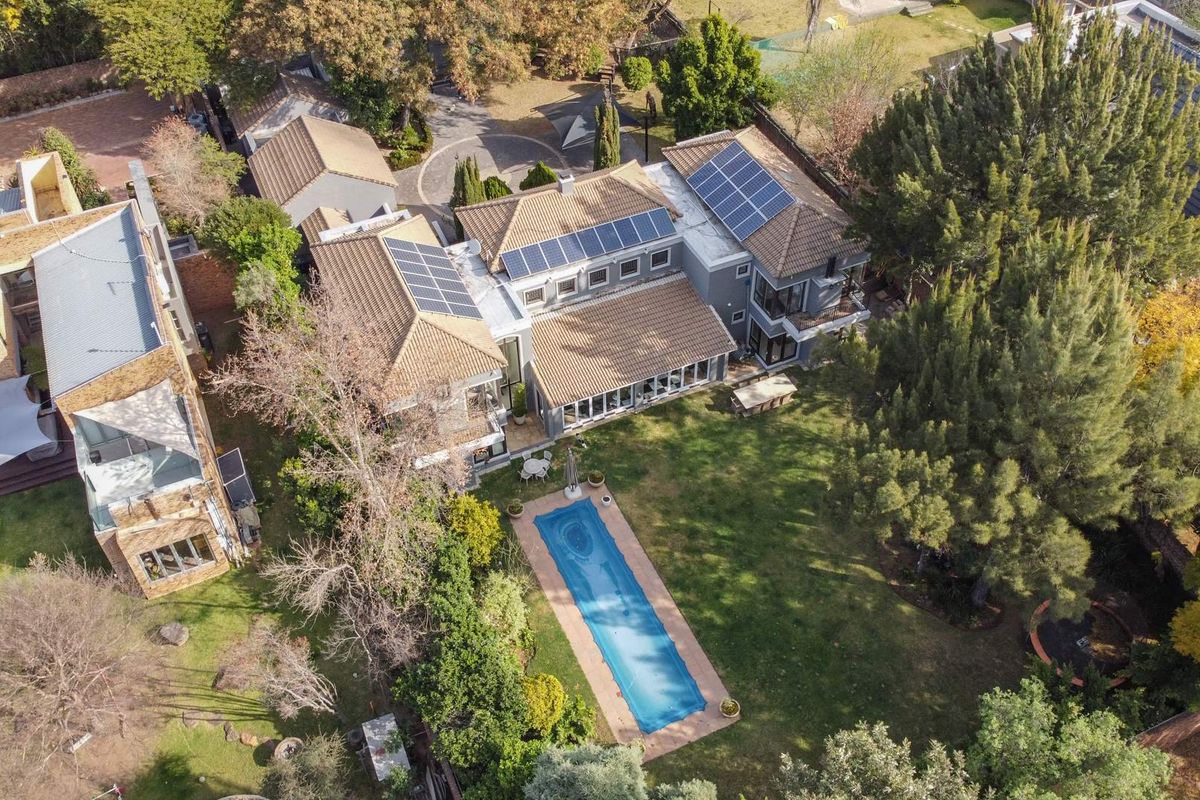 Elegant Four-Bedroom Home with Ample Space Available in Bryanston - Photo 5