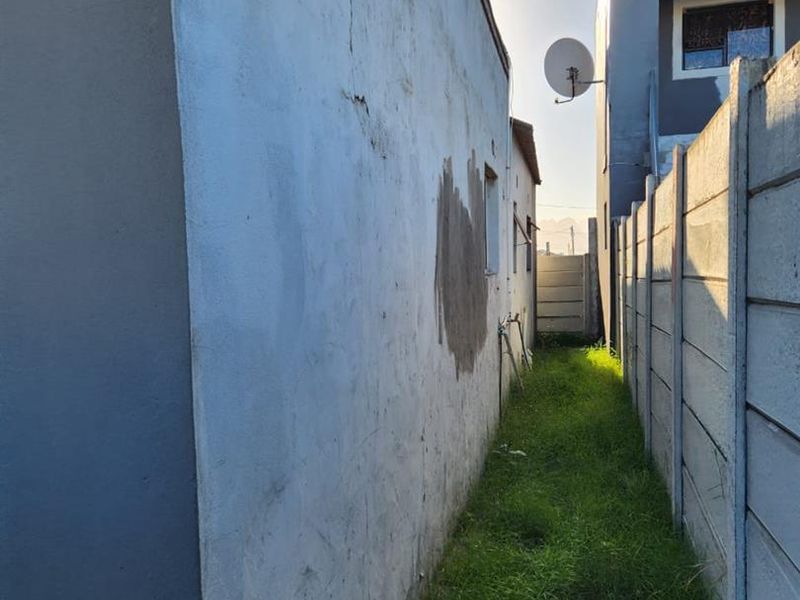 Charming 2 Bedroom House for Sale in Makhaza - Photo 8