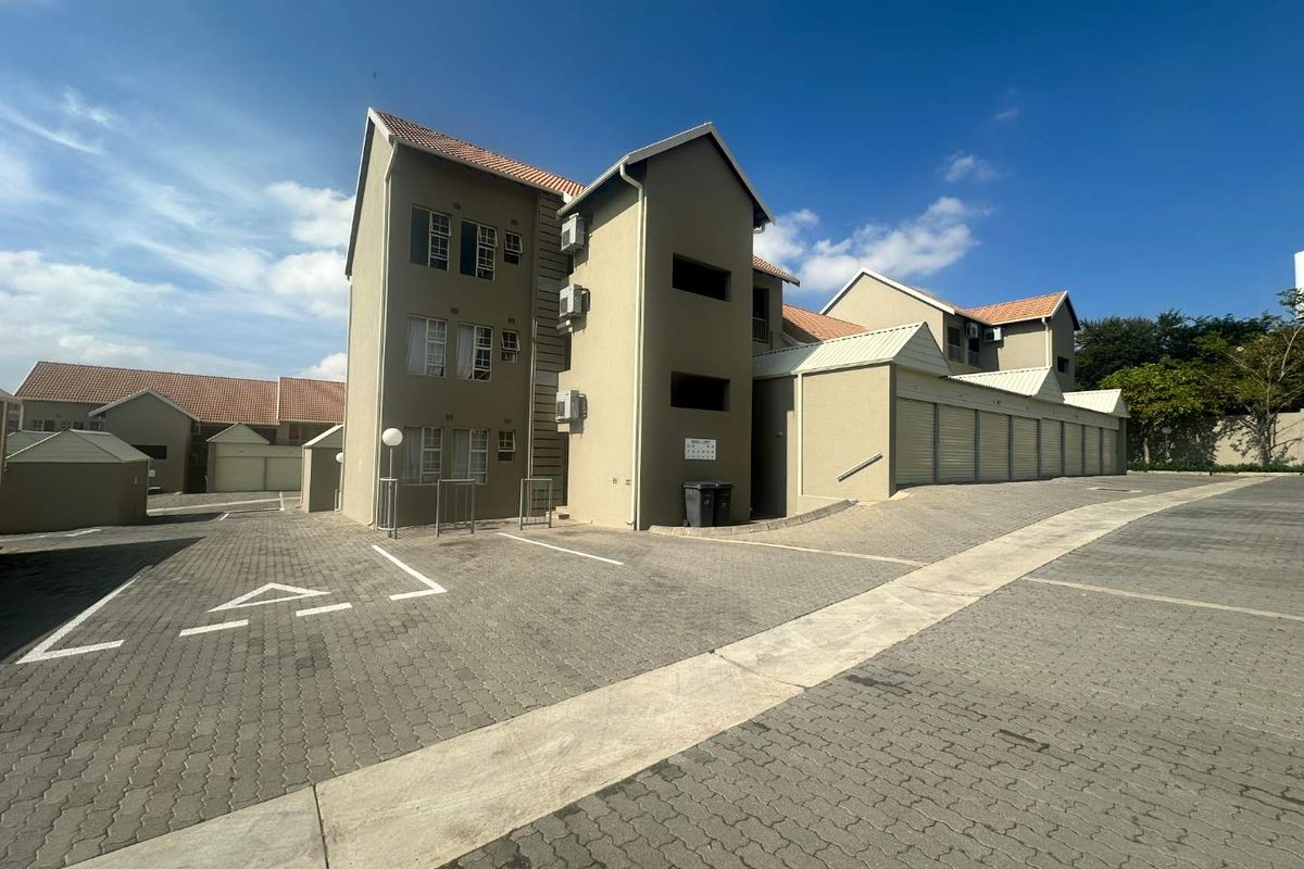 Modern 2-Bedroom Apartment to Rent in Summerfields Estate – Crystal Terrace - Photo 3