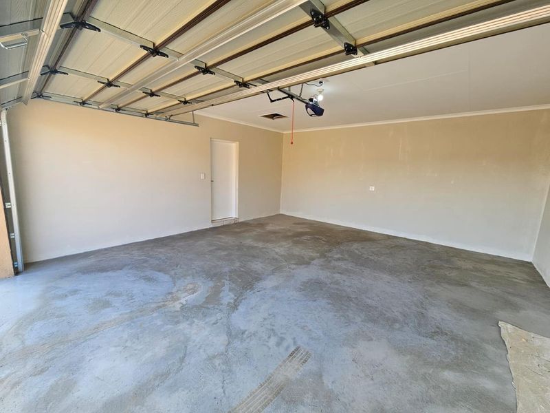 Modern Enclosed Estate - Photo 10