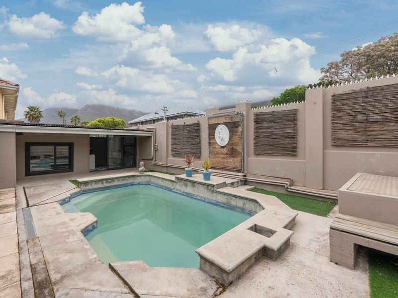 THE ENTERTAINER - Photo 9