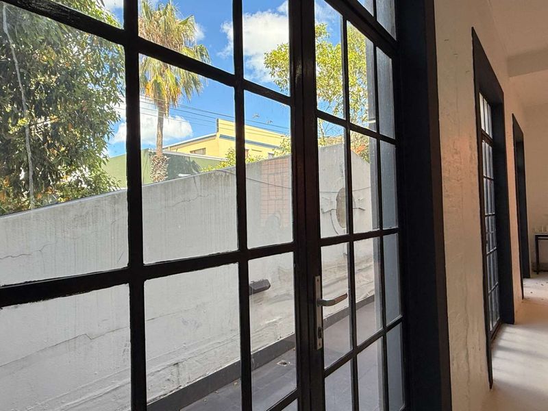 139m2 office ideal for creatives or professionals to let in Urban Hub - Photo 4