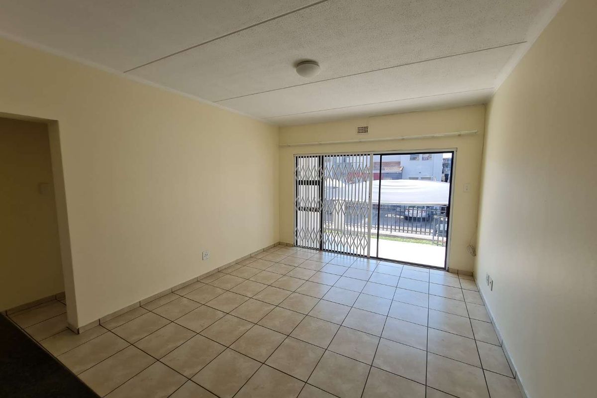 **2 Bed Ground Floor Apartment in the Heart of Ferndale, Randburg** - Photo 3