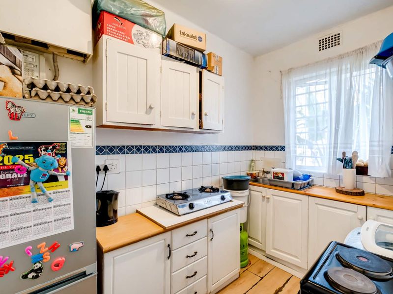 Hello First Time Buyers, Young Professionals and Investors! - Photo 8