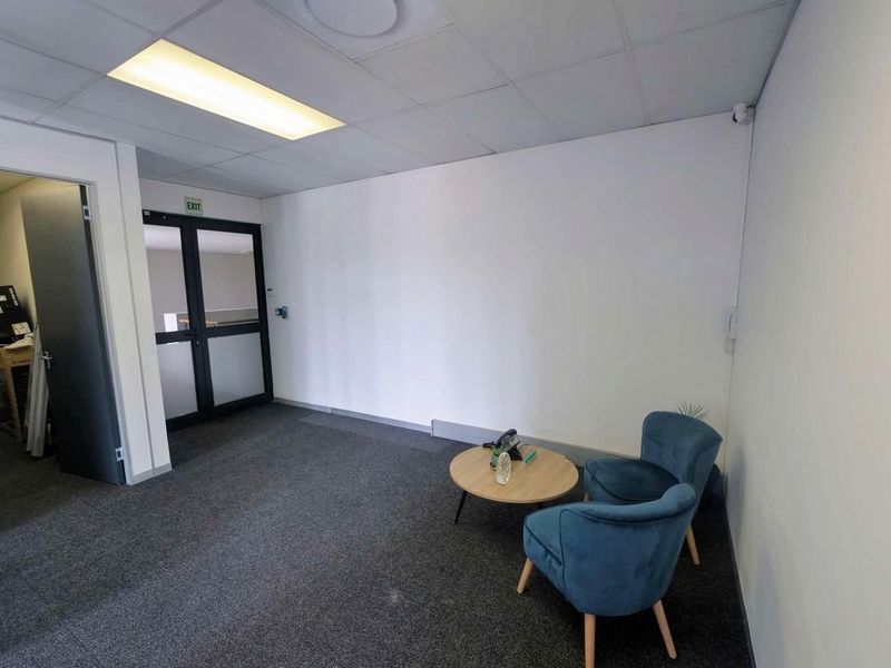 220sqm First-Floor Office To Let – The Estuaries, Century City - Photo 3