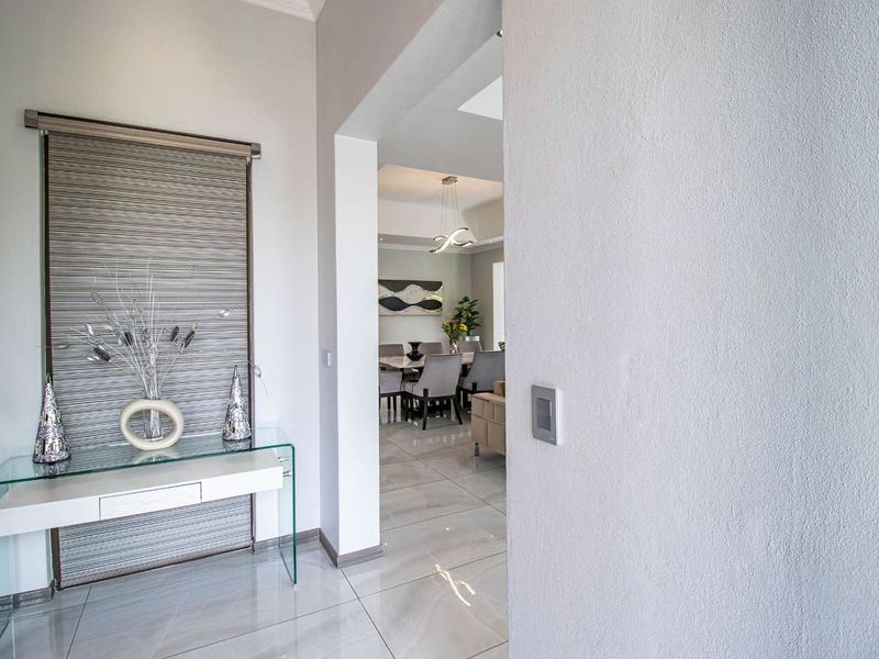 Wow!	This could be YOUR DREAM HOME!  ULTRA MODERN & Immaculate with phenomenal features. - Photo 4