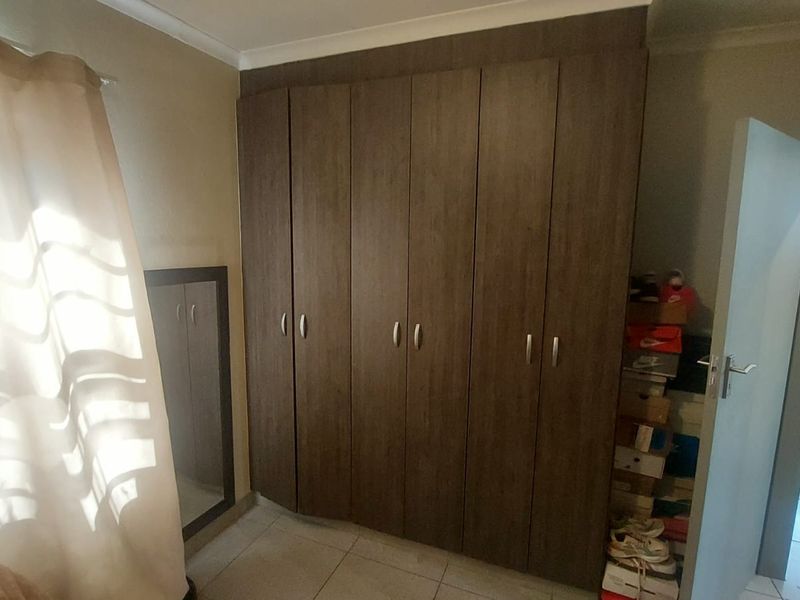 Modern Comfort: 2-Bedroom Home with Open-Plan Design! - Photo 9