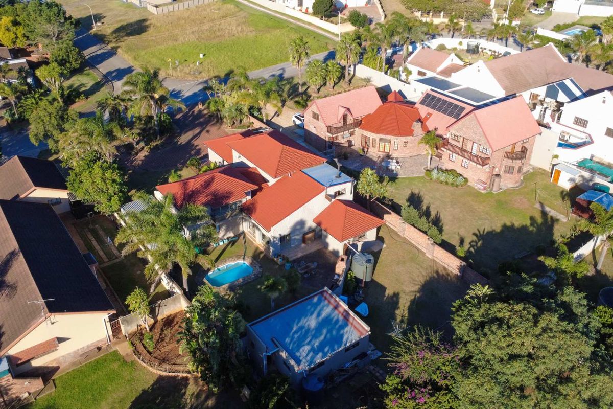 4 Bedroom 3 Living Room Spacious home in Winterhoek Park, Uitenhage, Eastern Cape - Photo 3