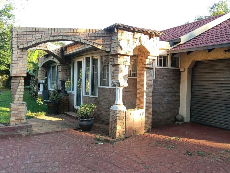 House For Sale in Crystal Park - Photo 4