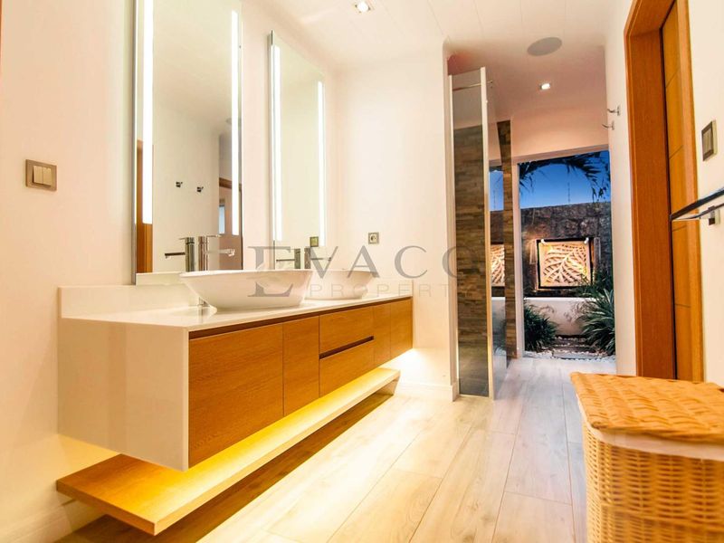 LUXURY VILLA READY FOR IMMEDIATE ENJOYMENT. - Photo 8