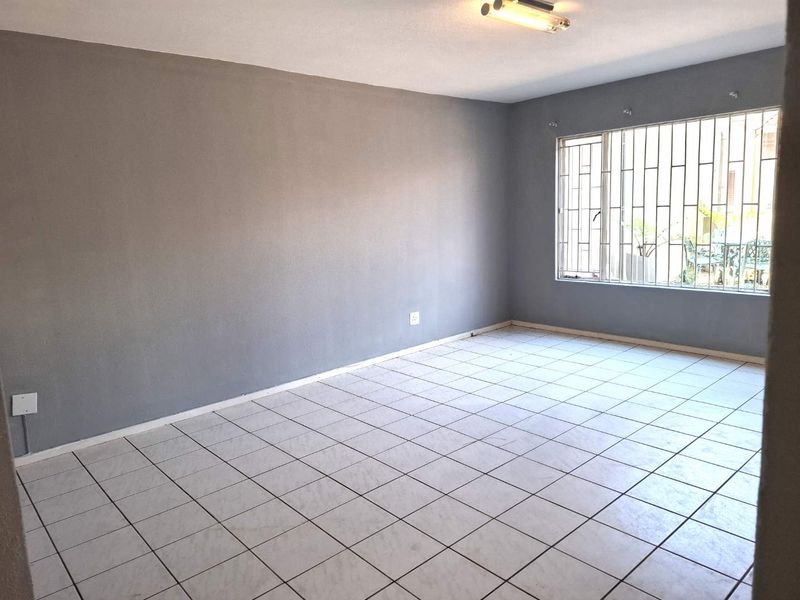 SPACIOUS GROUND FLOOR UNIT CLOSE TO ALL AMENITIES - Photo 6