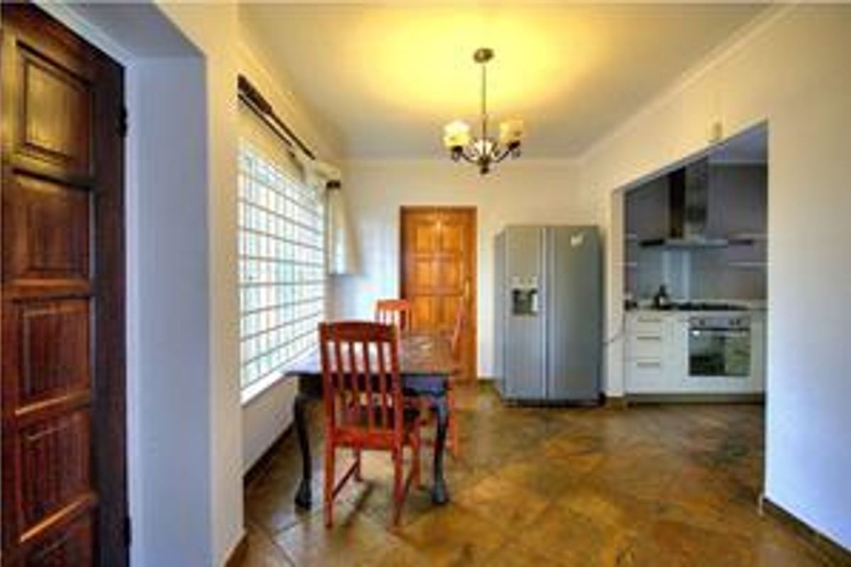 Exceptional property with 2 Dwellings! - Photo 3