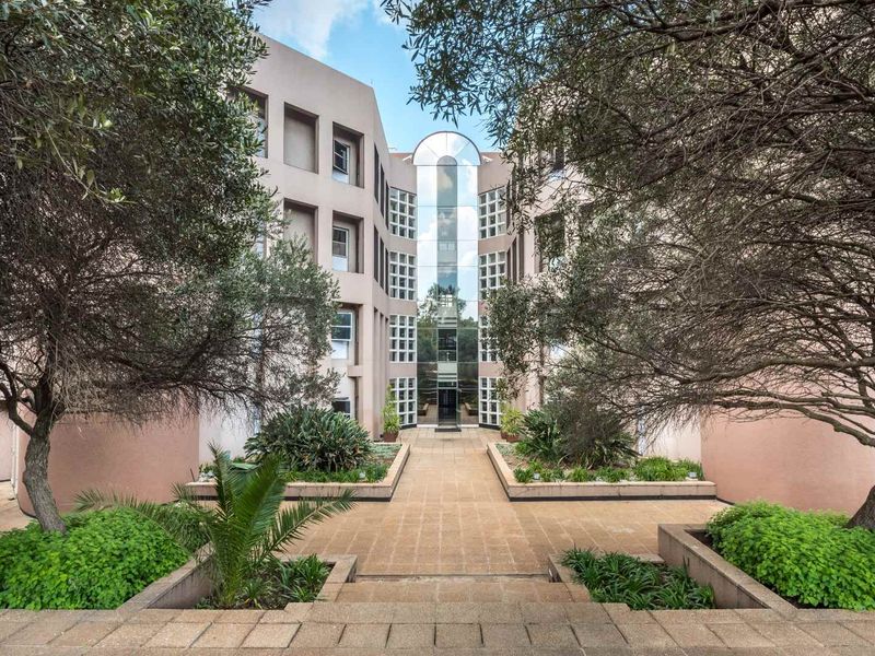 Find office space in Regus Parktown for 5 persons with everything taken care of. - Photo 2