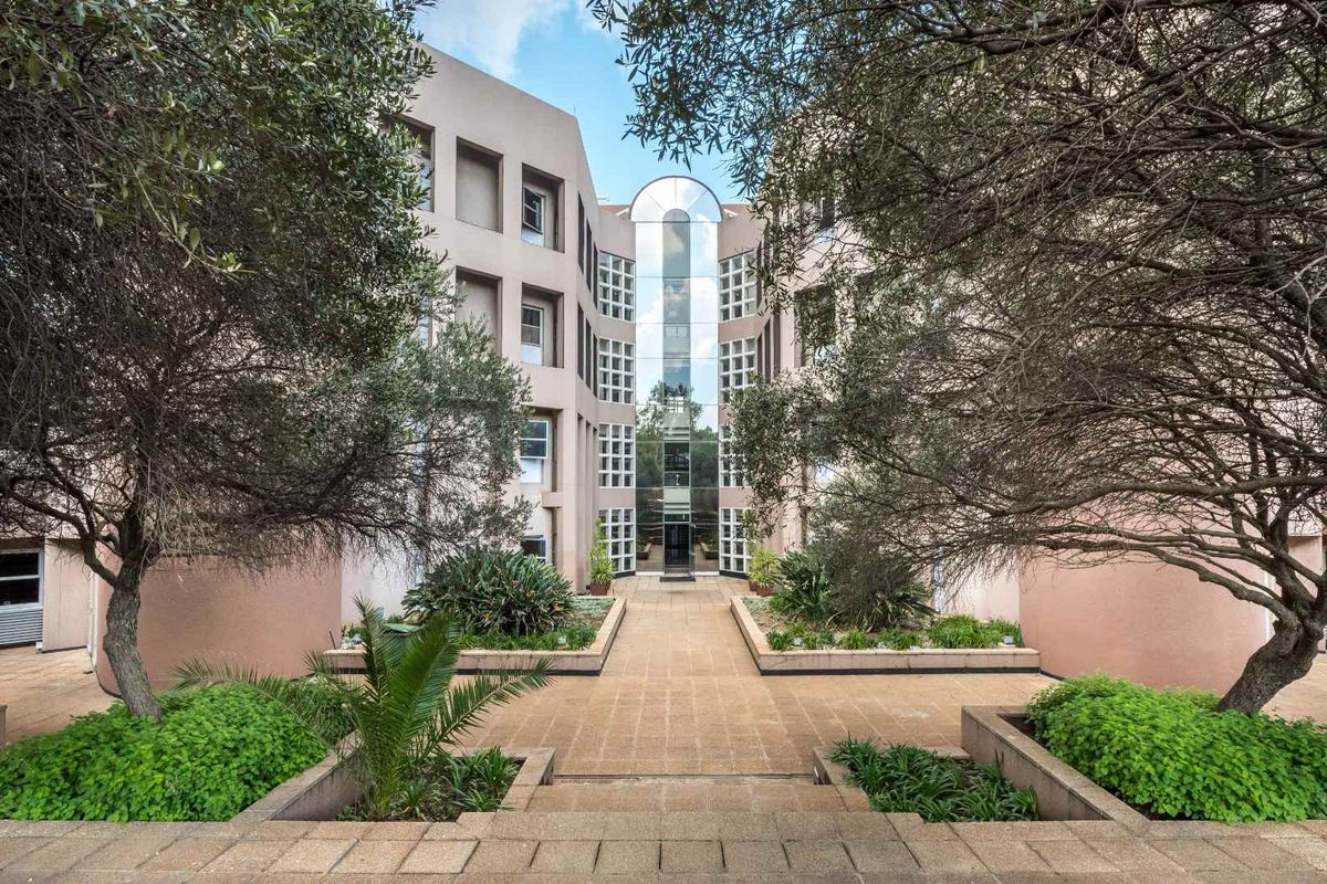 Find office space in Regus Parktown for 5 persons with everything taken care of. - Photo 2