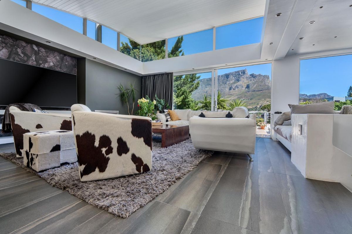 A family home that embodies light, views and lifestyle. - Photo 2