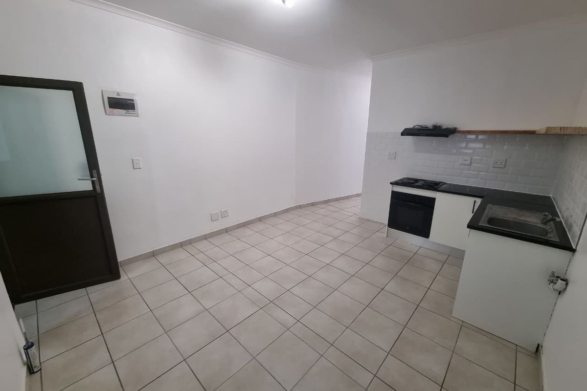 Newly Renovated Unfurnished 2 Bedroom Apartment To Rent in Observatory - Photo 2