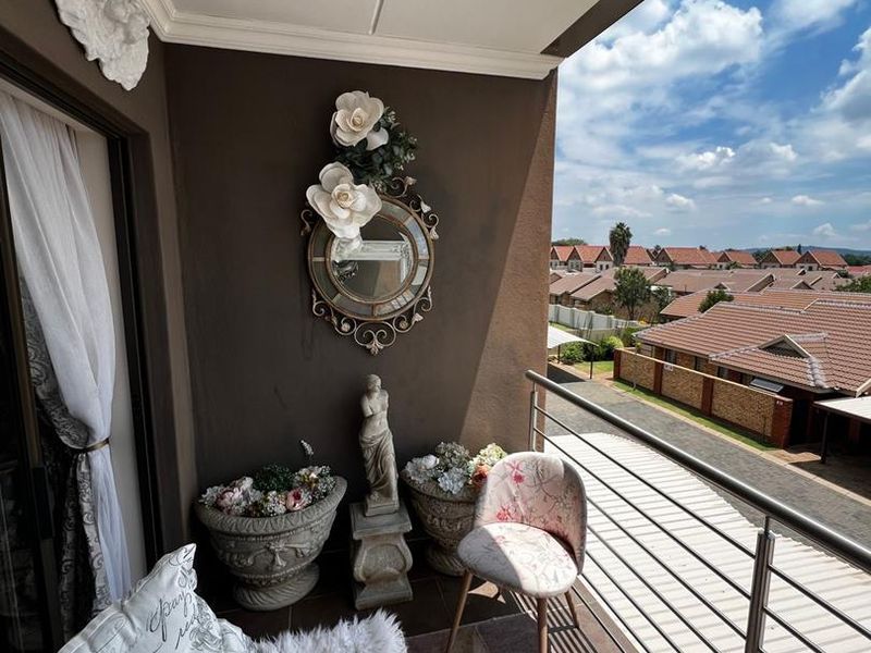 Retire in beautiful 2-bedroom apartment - Photo 3