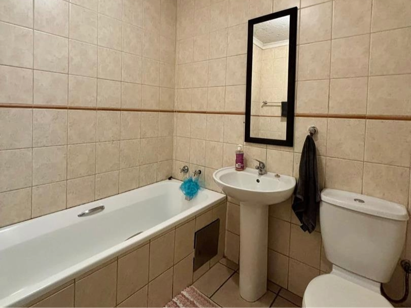 Serene & Central: Peaceful 2-Bedroom Apartment in the Heart of Birchleigh - Photo 9