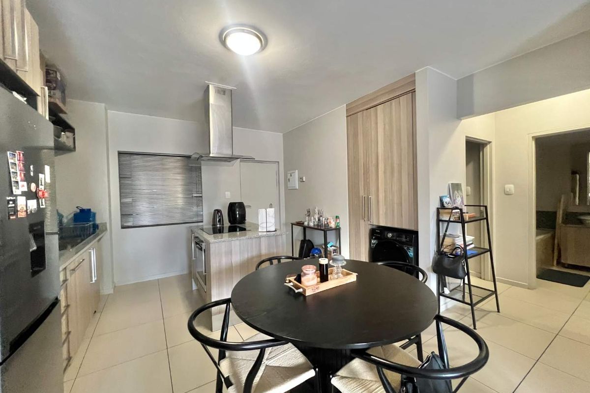 Modern 2-bedroom, 2-bathroom ground floor apartment for sale in Rivonia / Edenburg - Photo 5
