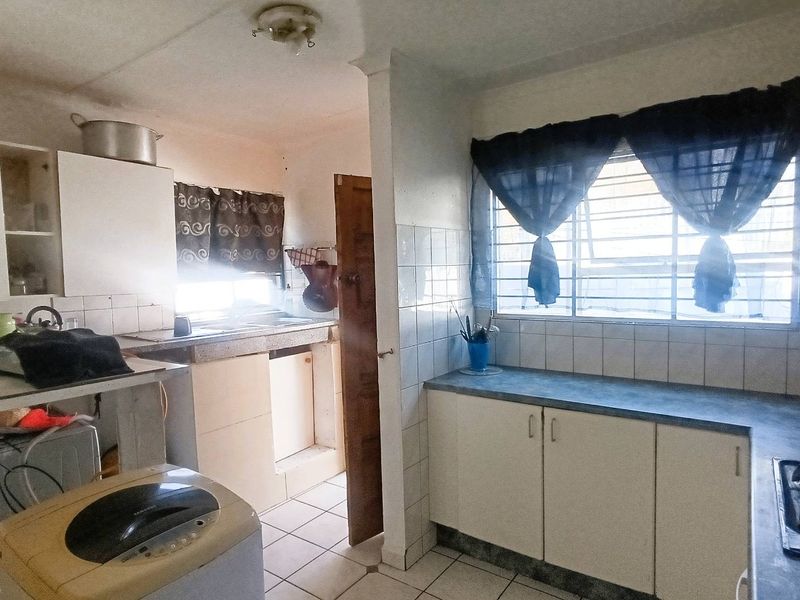 2 Bedroom Townhouse in a Secure and Peaceful Complex - Photo 7