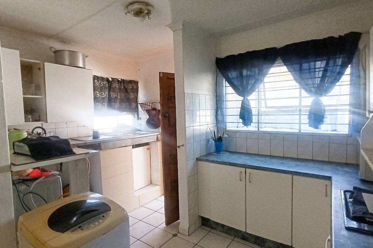 2 Bedroom Townhouse in a Secure and Peaceful Complex - Photo 5