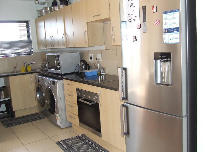 2 Bedroom 2 Bathroom modern 1st floor Apartment for sale in beautiful Golf Estate - Photo 6