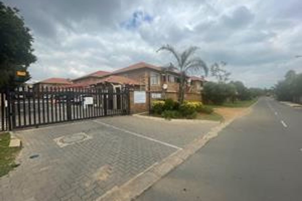 Spacious Family Living in Prime Terenure - Photo 2