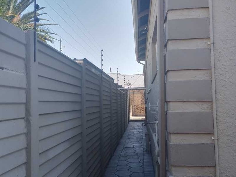 Modern Florentia Home with Business Potential on a Corner Stand - Photo 4