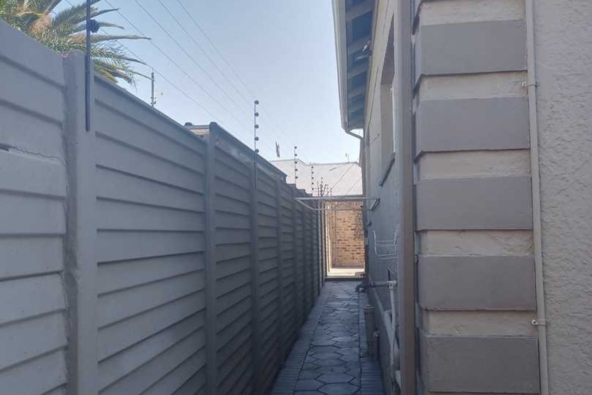 Modern Florentia Home with Business Potential on a Corner Stand - Photo 4