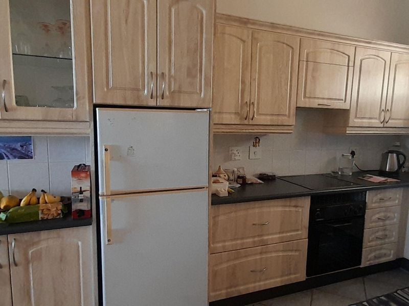 Prime Real Estate with Stunning Sea Views - Photo 6