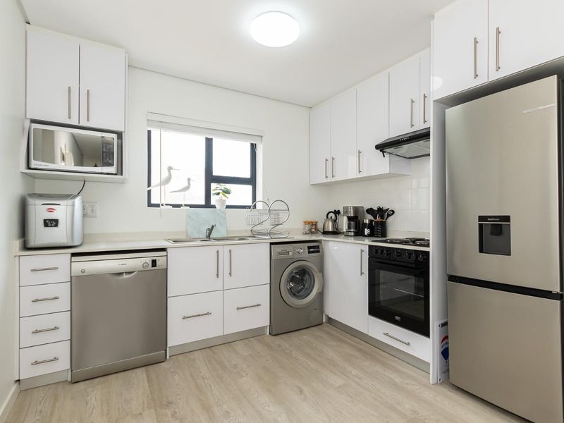 Modern Unfurnished  Apartment in Fish Hoek - Photo 4