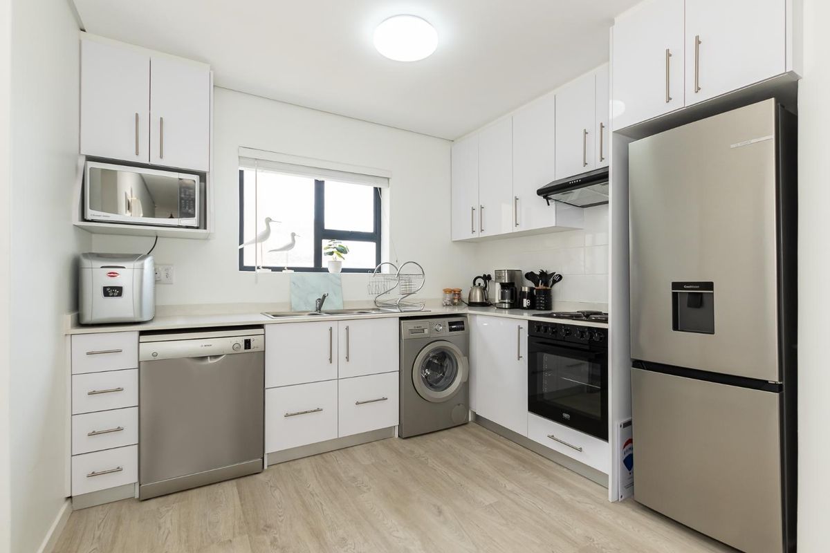 Modern Unfurnished  Apartment in Fish Hoek - Photo 4