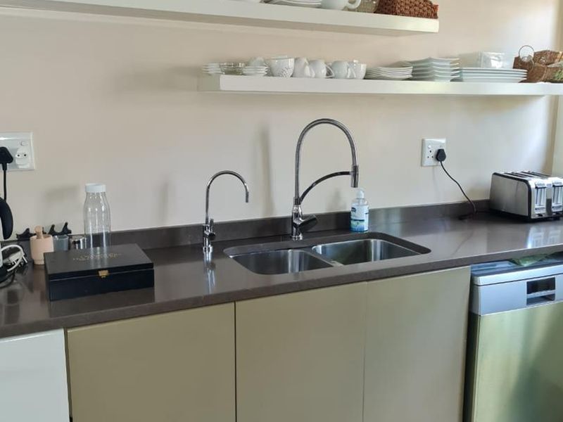 STYLISH PROPERTY! - Photo 3