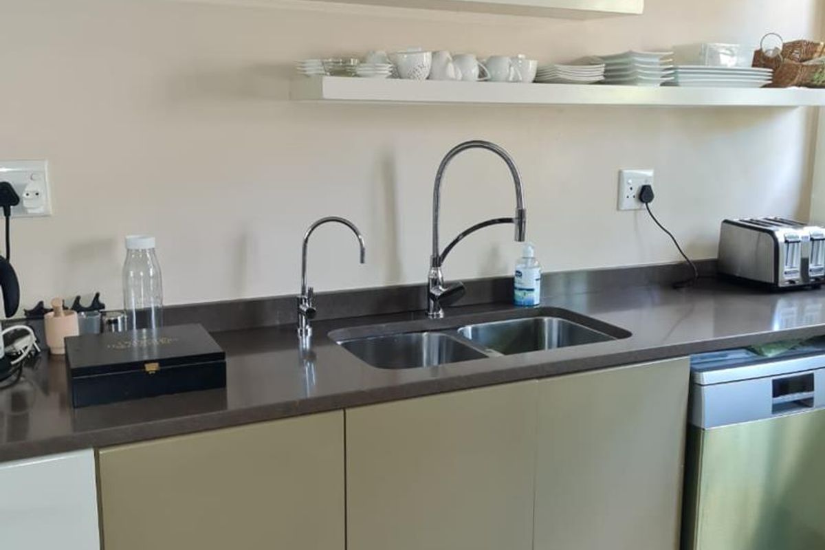 STYLISH PROPERTY! - Photo 3