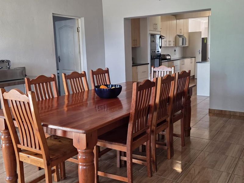 3 Bedroom House with 2 Flatlets for Sale in Tulisa Park! - Photo 9