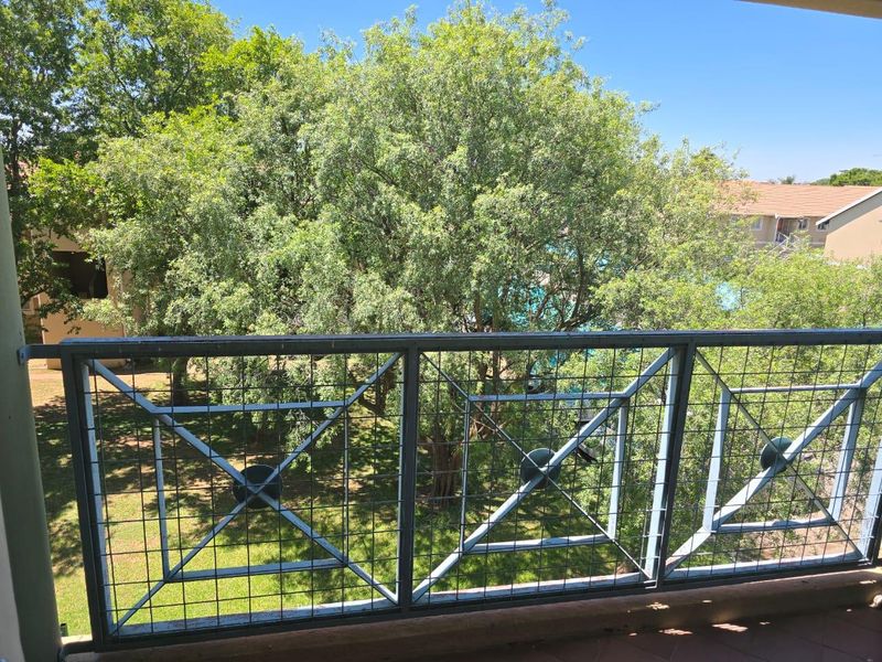 Two bedroom apartment in Parkdene Boksburg - Photo 2