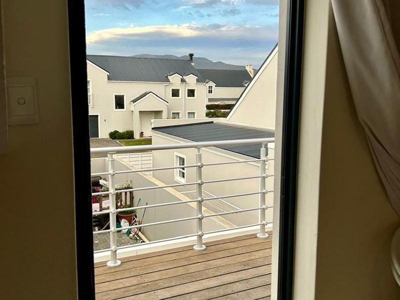 Furnished 2-Bed Apartment in Secure Hermanus Coastal Estate - Photo 2