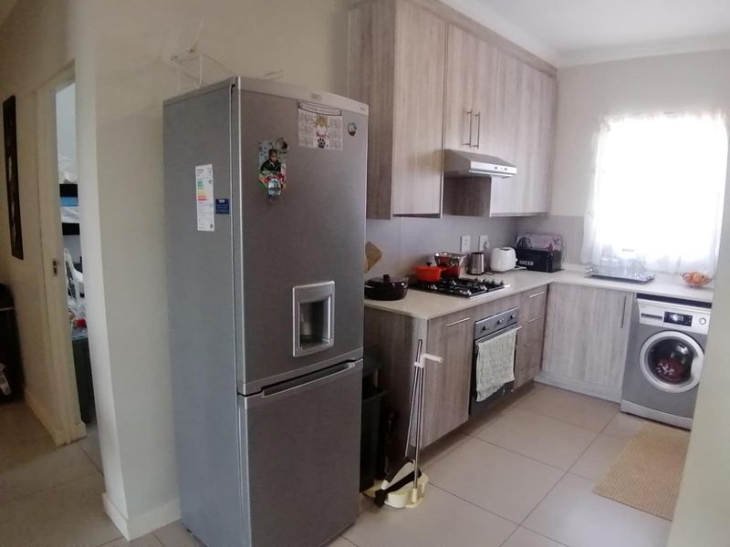 Spacious 2 Bedroom Apartment - Photo 3