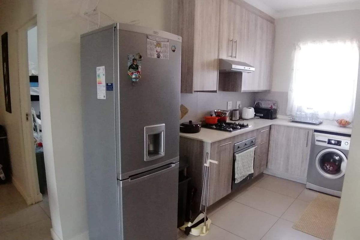 Spacious 2 Bedroom Apartment - Photo 3