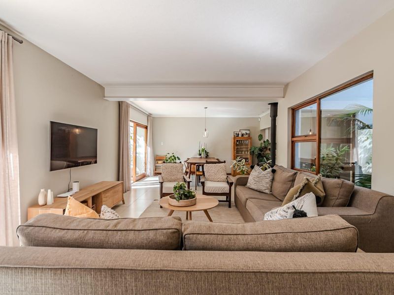 Modern 3-Bedroom Home in a Security Village - Photo 4