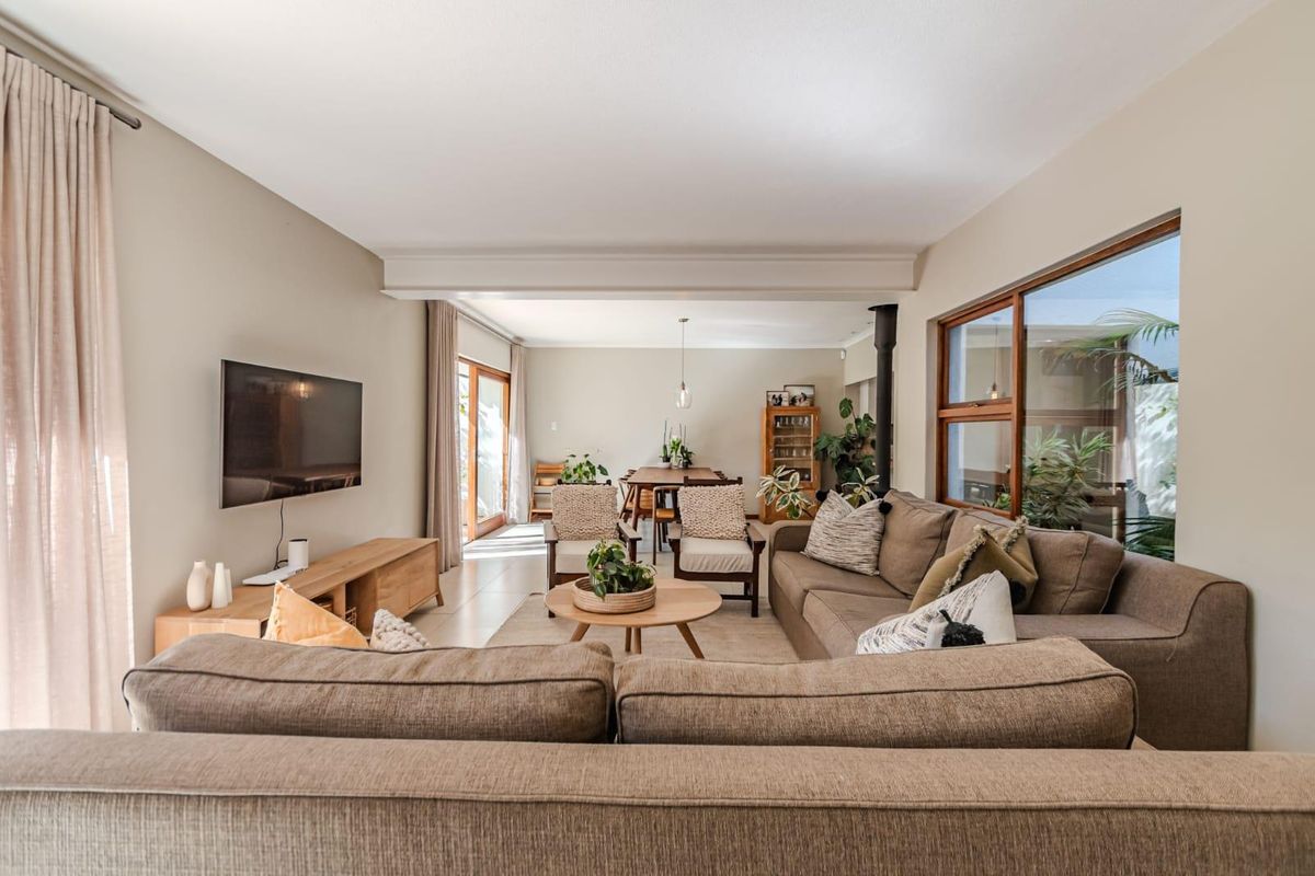 Modern 3-Bedroom Home in a Security Village - Photo 4
