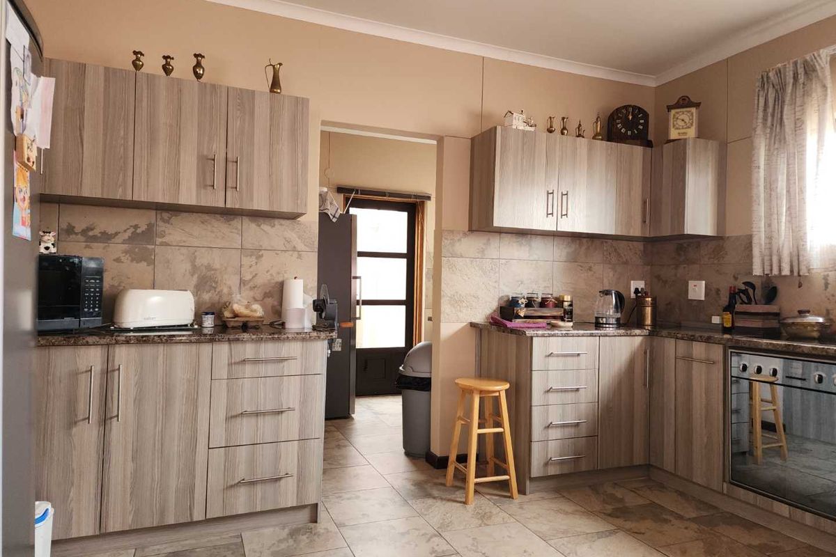 Second row house from the sea in Sunbay, Henties Bay. - Photo 5