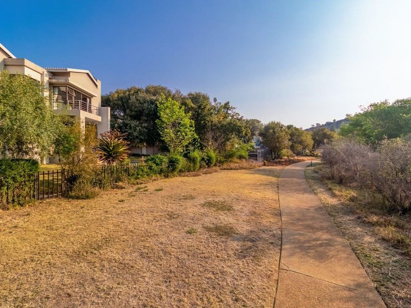 Luxury Meets Comfort: Stunning Estate in Eye of Africa!" - Photo 8