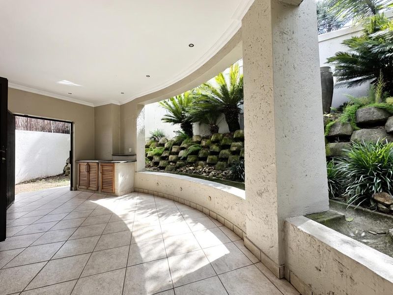 GORGEOUS 3 BEDROOM HOME FOR SALE IN THE HEART OF HYDE PARK - Photo 5