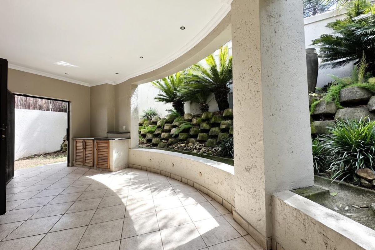 GORGEOUS 3 BEDROOM HOME FOR SALE IN THE HEART OF HYDE PARK - Photo 5