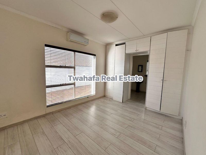 Spacious home - Photo 7