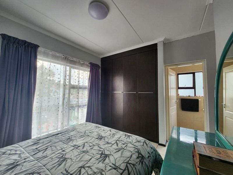 Modern 2-Bed Sanctuary with Scenic Views - Photo 8