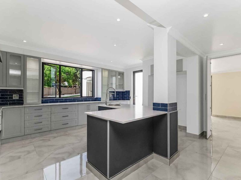 SECURE BEAULIEU ESTARE LIVING - FULLY RENOVATED AND READY TO IMPRESS! - Photo 8