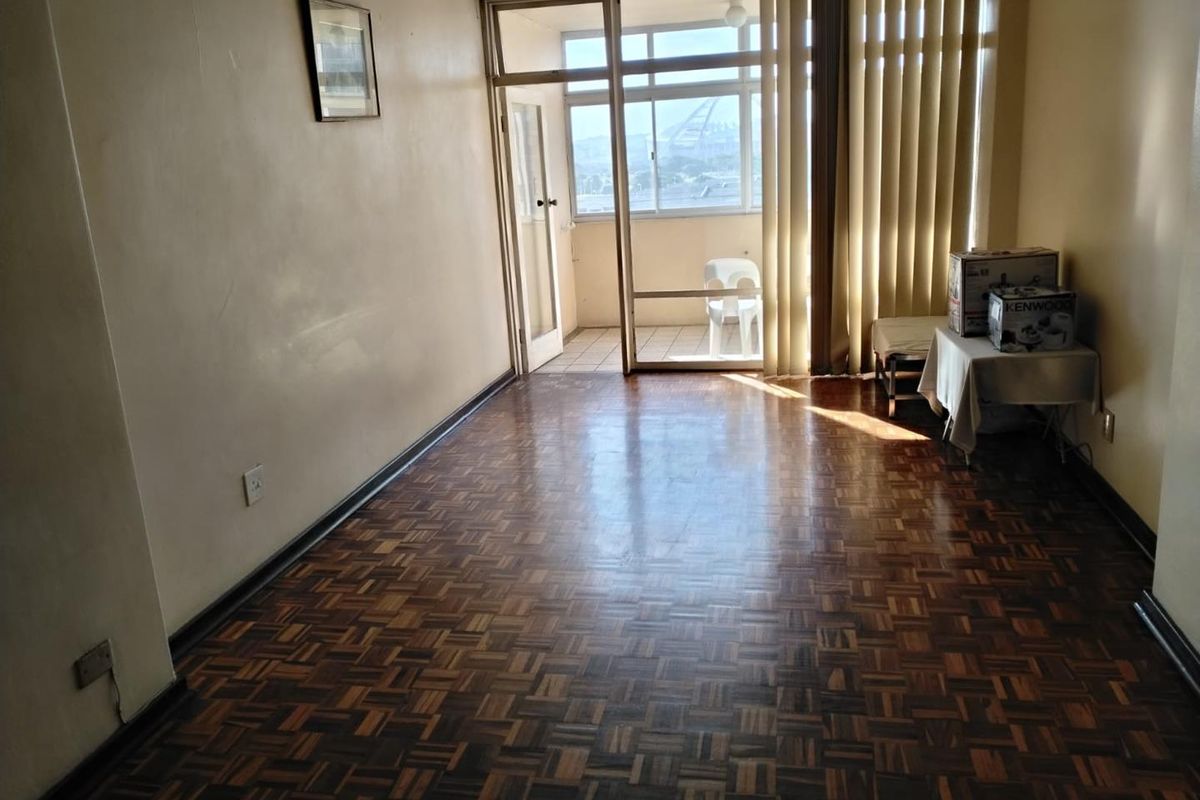 1.5 bedroom with good views. - Photo 5