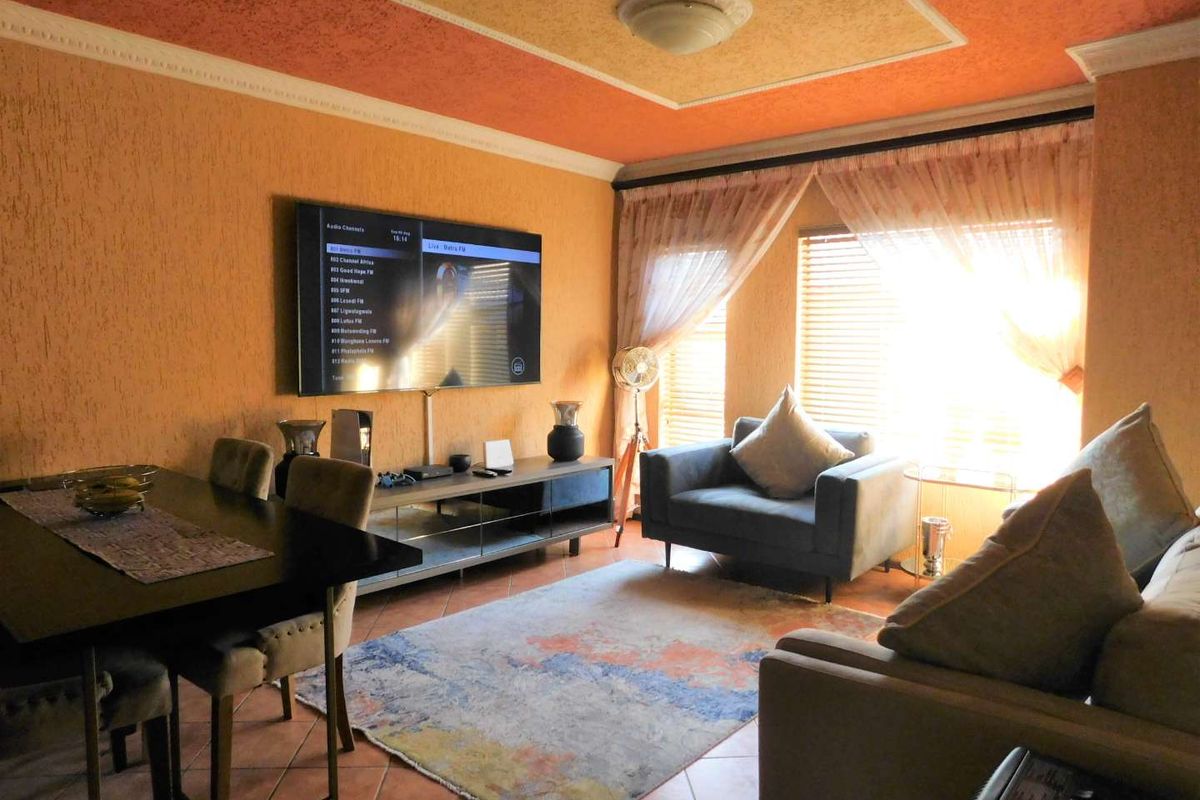 Secure Complex Living - Photo 2